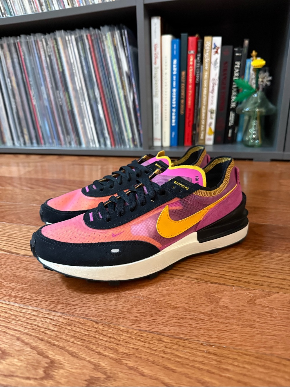 Nike waffle one active fuchsia